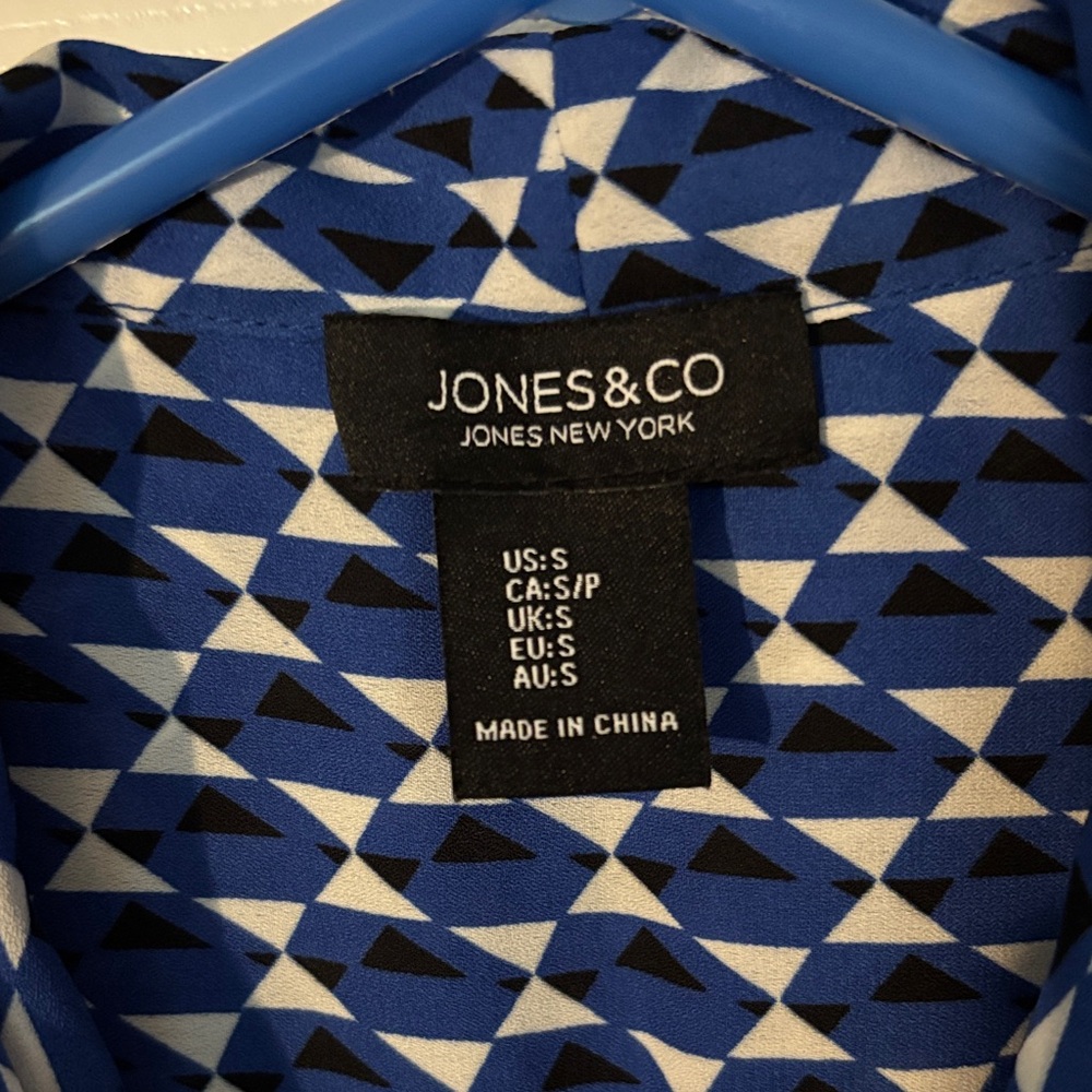 Jones New York Blue and White Sleeveless Blouse - Picture 2 of 3